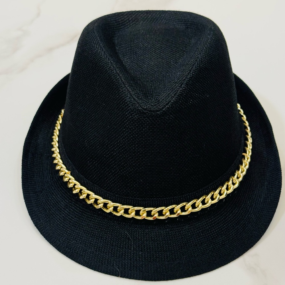 Like Deam one size black hat with gold chain